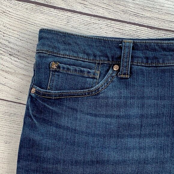 Seven7 sz 16 Jean Shorts Medium Wash Weekend Short Inseam 3" Rolled Hem - Picture 2 of 9